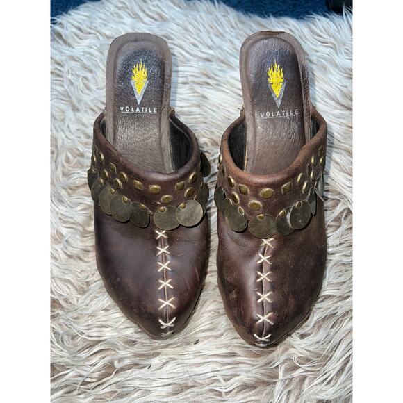 Volatile Women's Heeled Clogs - Picture 15 of 16